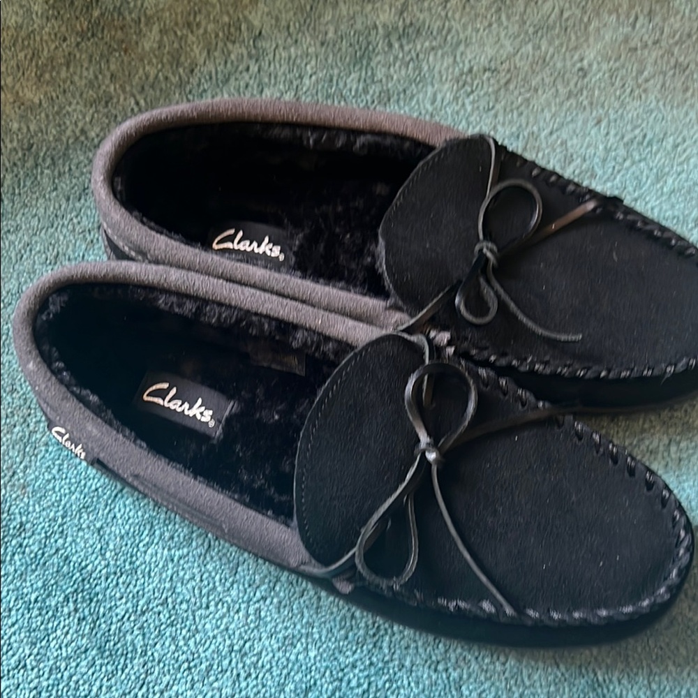 ✨NWOT Never Worn✨Clarks Men's Black Suede Loafers. SZ 9 Comfortable Casual  Soft